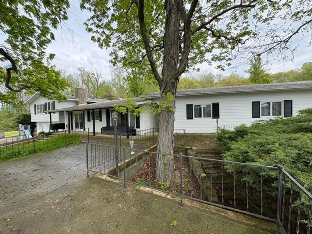 Photo of 6610 S State Road 1, Hamilton, IN 46742 (MLS # 202619116)