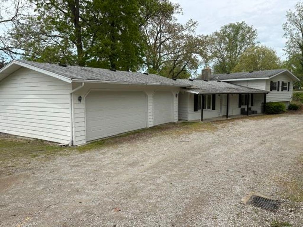 Photo of 6610 S State Road 1, Hamilton, IN 46742 (MLS # 202619116)