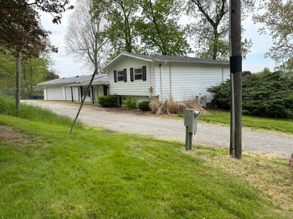 Photo of 6610 S State Road 1, Hamilton, IN 46742 (MLS # 202619116)