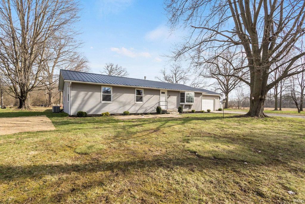 Photo of 11830 N Acorn Drive, Syracuse, IN 46567 (MLS # 202610854)