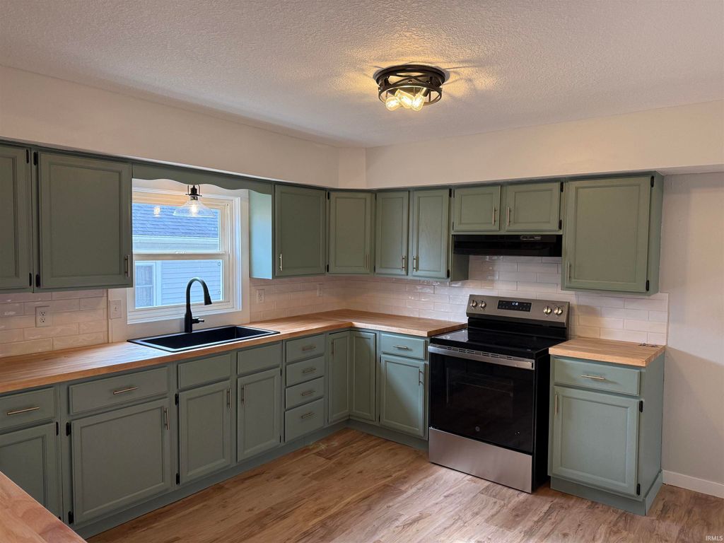 Photo of 1107 N Lima Road, Kendallville, IN 46755 (MLS # 202545415)