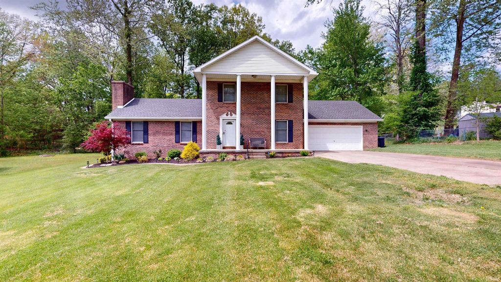 Photo of 7816 Greenbriar Drive, Evansville, IN 47710 (MLS # 202614165)