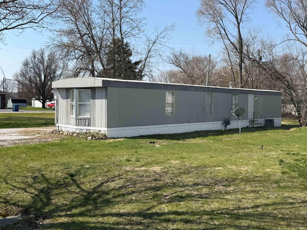 Photo of 14 S Maine Street, Remington, IN 47977 (MLS # 202610192)