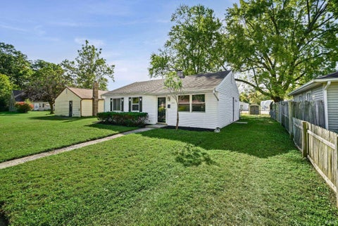 Tiny photo for 2560 Robinwood Drive, Lafayette, IN 47909 (MLS # 202642073)