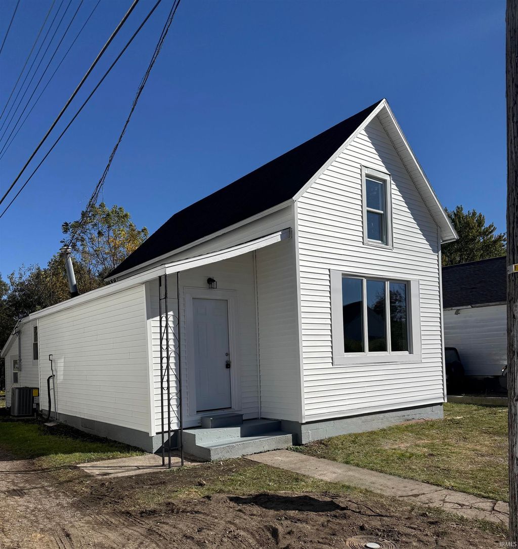 Photo of 413 S Cherry Street, Hartford City, IN 47348 (MLS # 202542307)