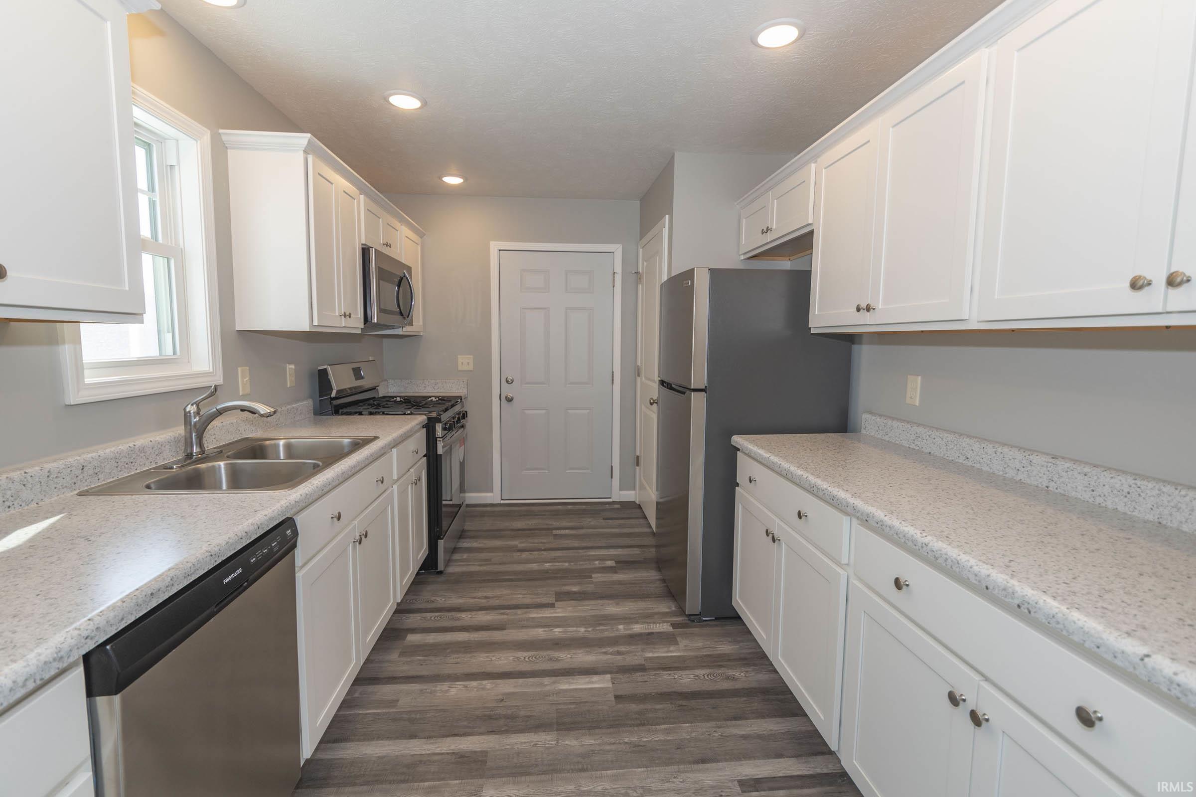 Mishawaka, Indiana 46544, United States, 3 Bedrooms Bedrooms, ,2 BathroomsBathrooms,Residential,Active,82