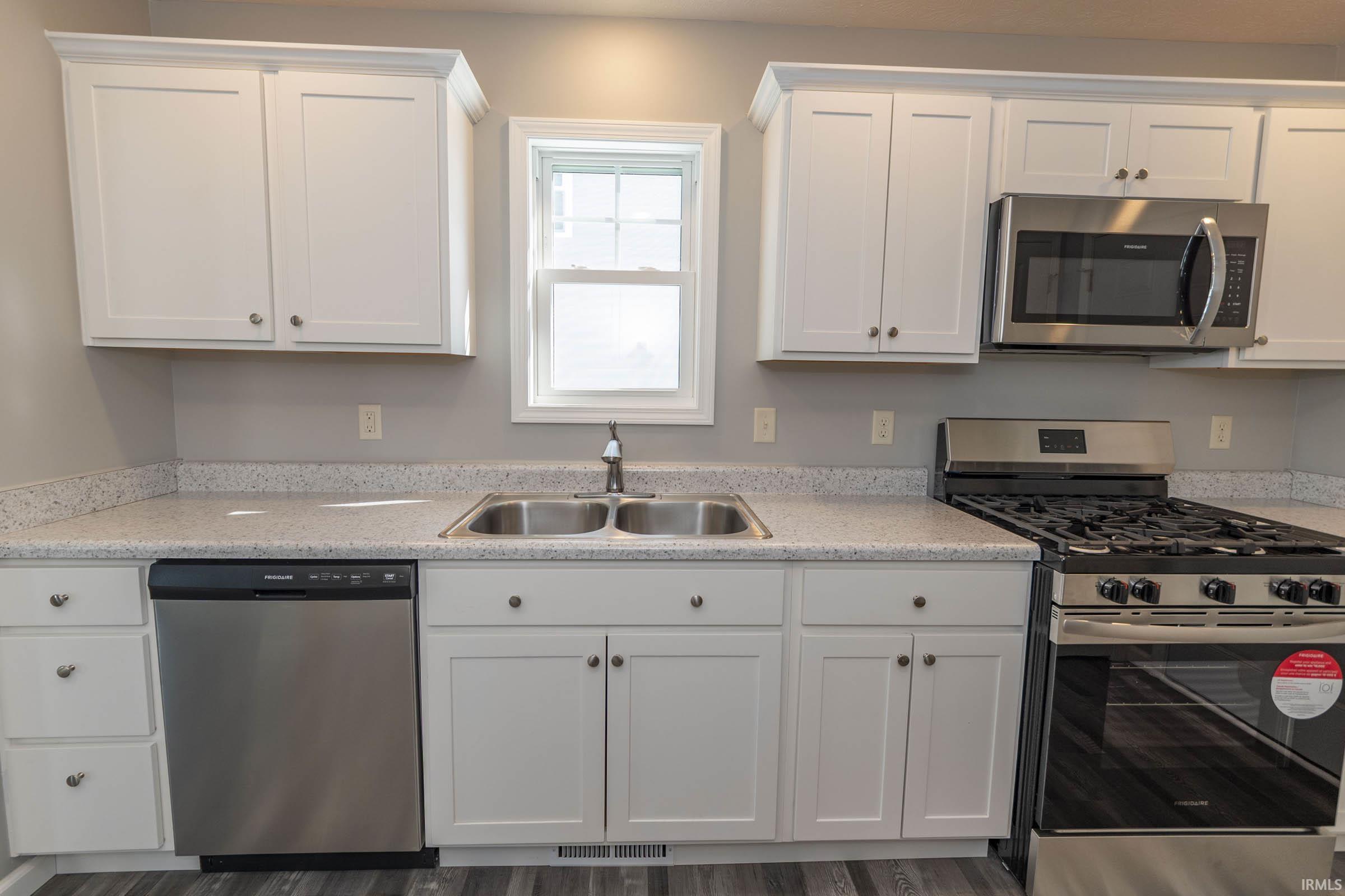 Mishawaka, Indiana 46544, United States, 3 Bedrooms Bedrooms, ,2 BathroomsBathrooms,Residential,Active,82