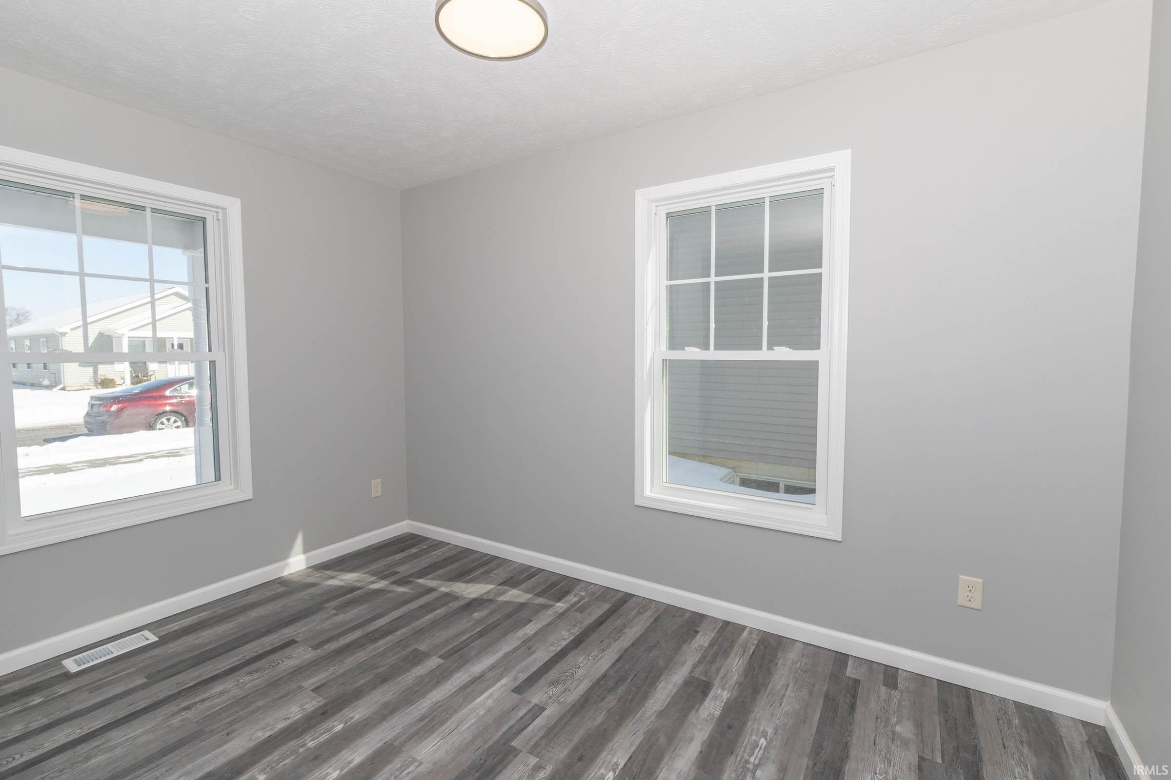 Mishawaka, Indiana 46544, United States, 3 Bedrooms Bedrooms, ,2 BathroomsBathrooms,Residential,Active,82