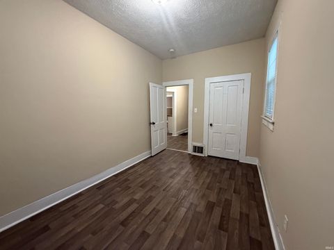 Tiny photo for 1019 W Franklin Street, Evansville, IN 47712 (MLS # 202541359)