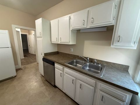 Tiny photo for 1019 W Franklin Street, Evansville, IN 47712 (MLS # 202541359)