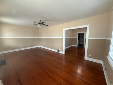 Tiny photo for 1019 W Franklin Street, Evansville, IN 47712 (MLS # 202541359)