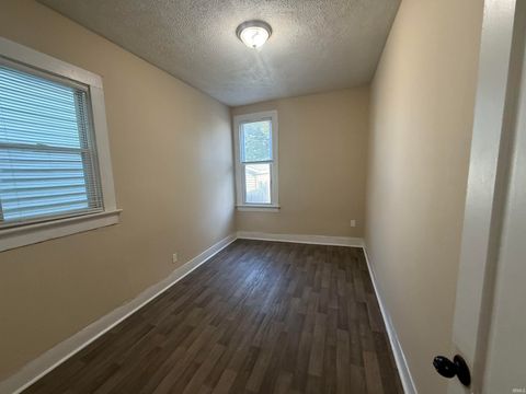 Tiny photo for 1019 W Franklin Street, Evansville, IN 47712 (MLS # 202541359)