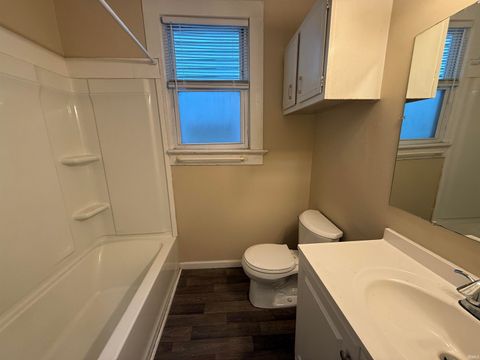 Tiny photo for 1019 W Franklin Street, Evansville, IN 47712 (MLS # 202541359)