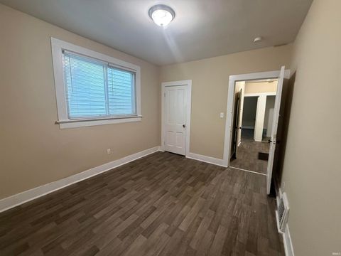 Tiny photo for 1019 W Franklin Street, Evansville, IN 47712 (MLS # 202541359)