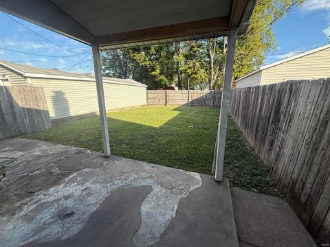 Tiny photo for 1019 W Franklin Street, Evansville, IN 47712 (MLS # 202541359)