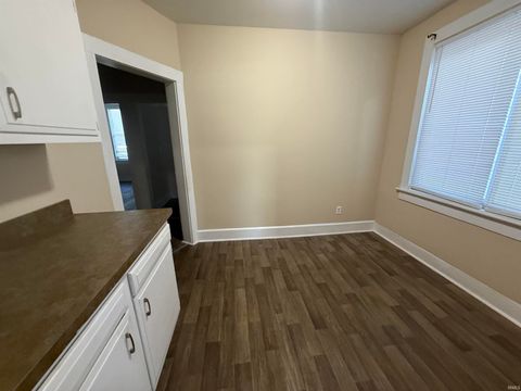 Tiny photo for 1019 W Franklin Street, Evansville, IN 47712 (MLS # 202541359)