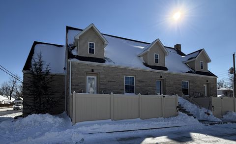 Photo of 823 Hart Street #B, Vincennes, IN 47591 (MLS # 202602745)