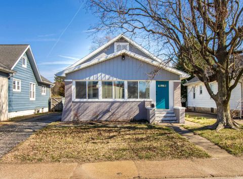 Photo of 2013 Stringtown Road, Evansville, IN 47711 (MLS # 202605554)