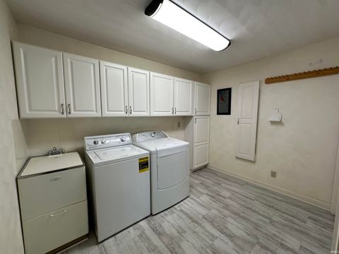 Tiny photo for 816 Lakeside Drive, Kokomo, IN 46901 (MLS # 202538154)
