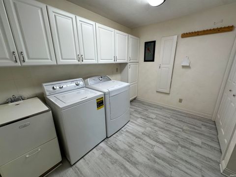 Tiny photo for 816 Lakeside Drive, Kokomo, IN 46901 (MLS # 202538154)