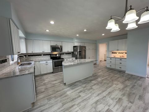 Tiny photo for 816 Lakeside Drive, Kokomo, IN 46901 (MLS # 202538154)