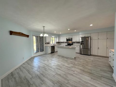 Tiny photo for 816 Lakeside Drive, Kokomo, IN 46901 (MLS # 202538154)