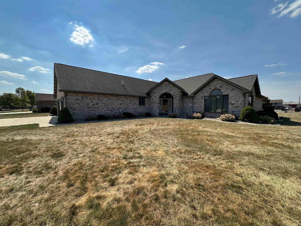 Photo of 816 Lakeside Drive, Kokomo, IN 46901 (MLS # 202538154)