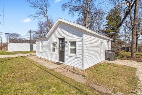 Tiny photo for 702-704 N West Boulevard, Elkhart, IN 46514 (MLS # 202609298)