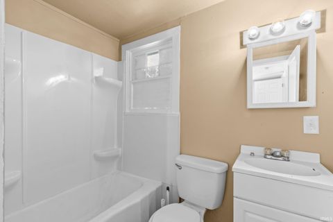 Tiny photo for 702-704 N West Boulevard, Elkhart, IN 46514 (MLS # 202609298)