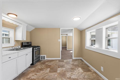 Tiny photo for 702-704 N West Boulevard, Elkhart, IN 46514 (MLS # 202609298)