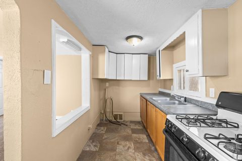 Tiny photo for 702-704 N West Boulevard, Elkhart, IN 46514 (MLS # 202609298)