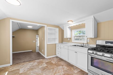 Tiny photo for 702-704 N West Boulevard, Elkhart, IN 46514 (MLS # 202609298)