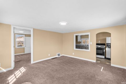 Tiny photo for 702-704 N West Boulevard, Elkhart, IN 46514 (MLS # 202609298)