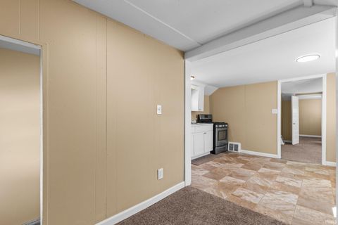 Tiny photo for 702-704 N West Boulevard, Elkhart, IN 46514 (MLS # 202609298)