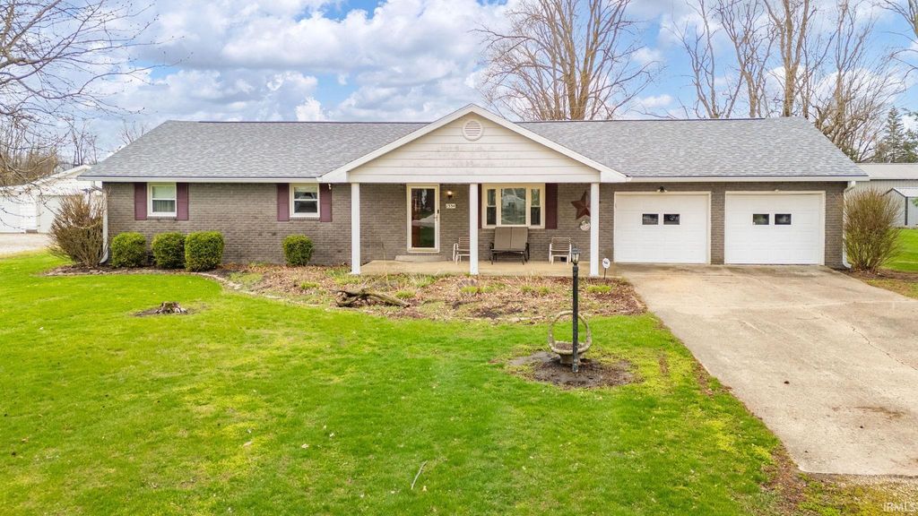 Photo of 1334 S Onyx Court, New Castle, IN 47362 (MLS # 202610243)