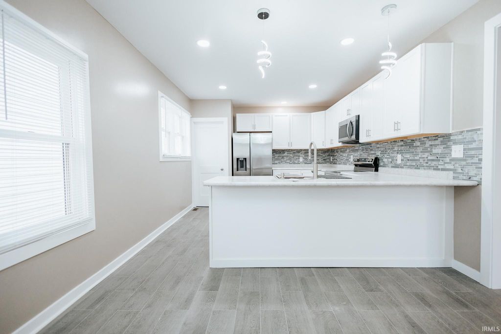 Photo of 514 Lewis Avenue, Evansville, IN 47714 (MLS # 202549219)