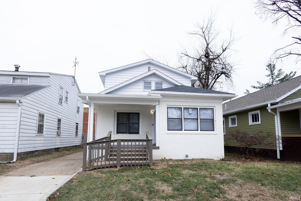 Photo of 514 Lewis Avenue, Evansville, IN 47714 (MLS # 202549219)