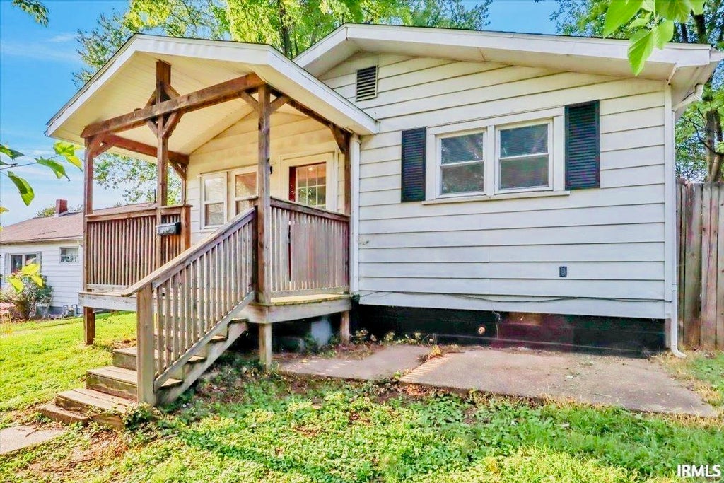 Photo of 618 E Short Elm Street, Boonville, IN 47601 (MLS # 202637450)