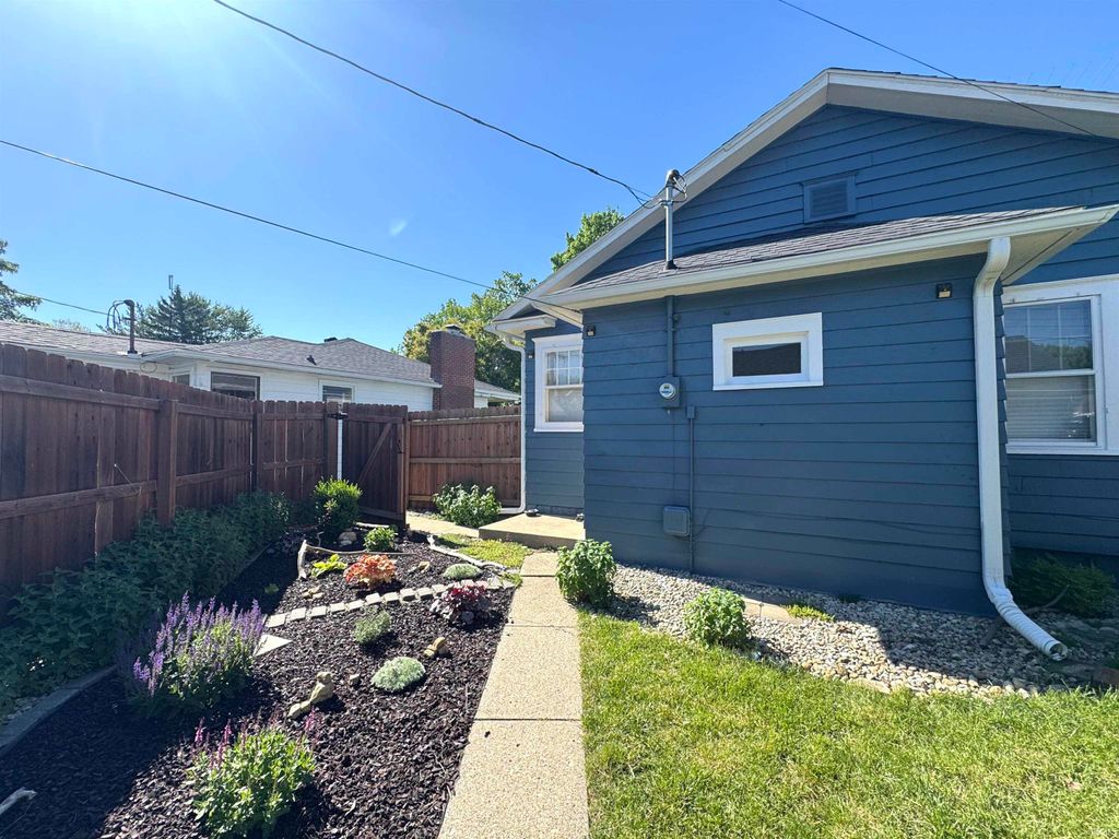 Photo of 1400 W Washington Street, Muncie, IN 47303 (MLS # 202617884)