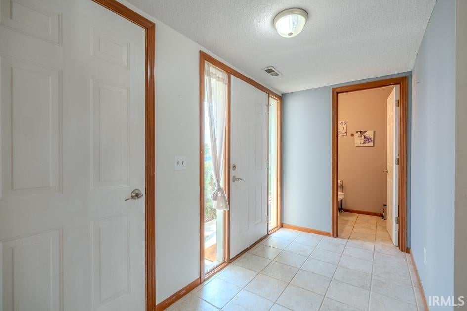 Photo of 516 Brairfield Drive, Fort Wayne, IN 46825 (MLS # 202633100)