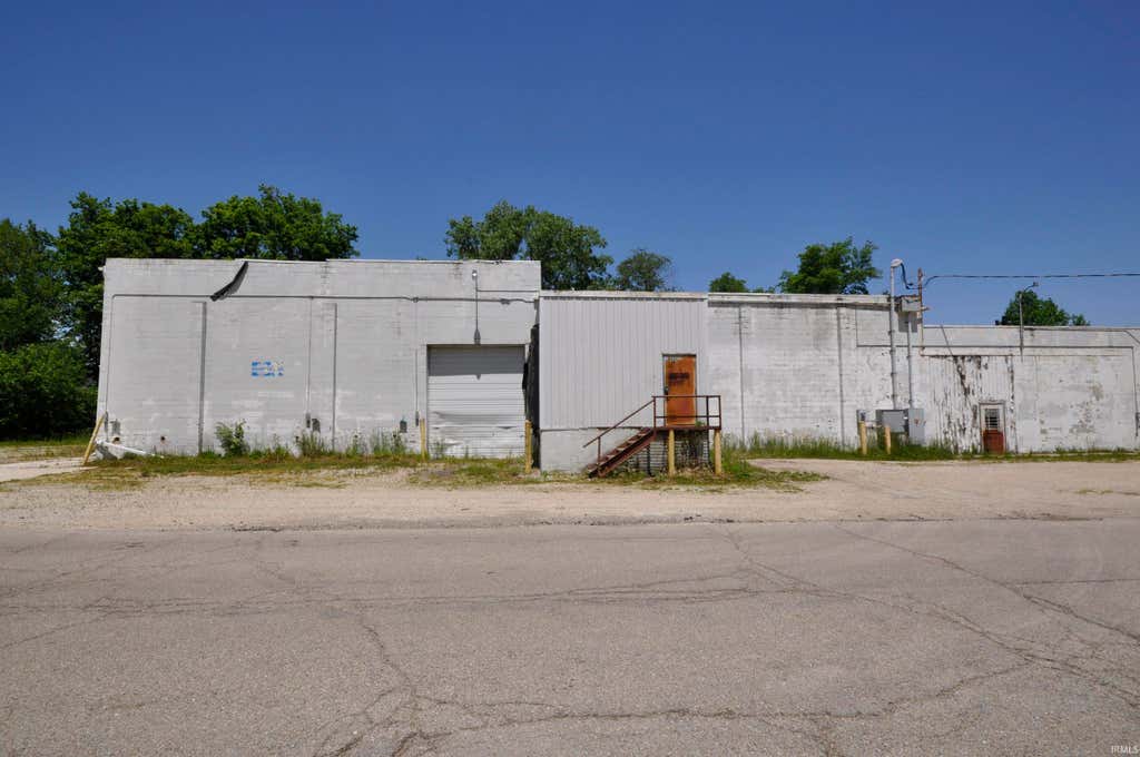 Photo of 800 W 17th Street, Muncie, IN 47302 (MLS # 202621608)