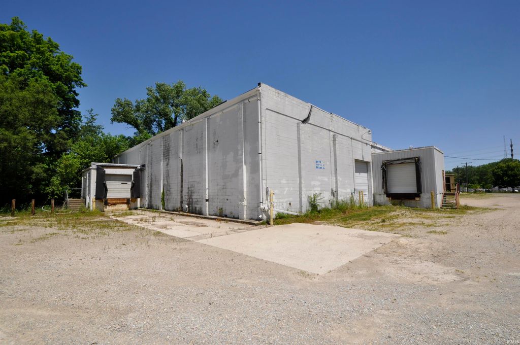Photo of 800 W 17th Street, Muncie, IN 47302 (MLS # 202621608)