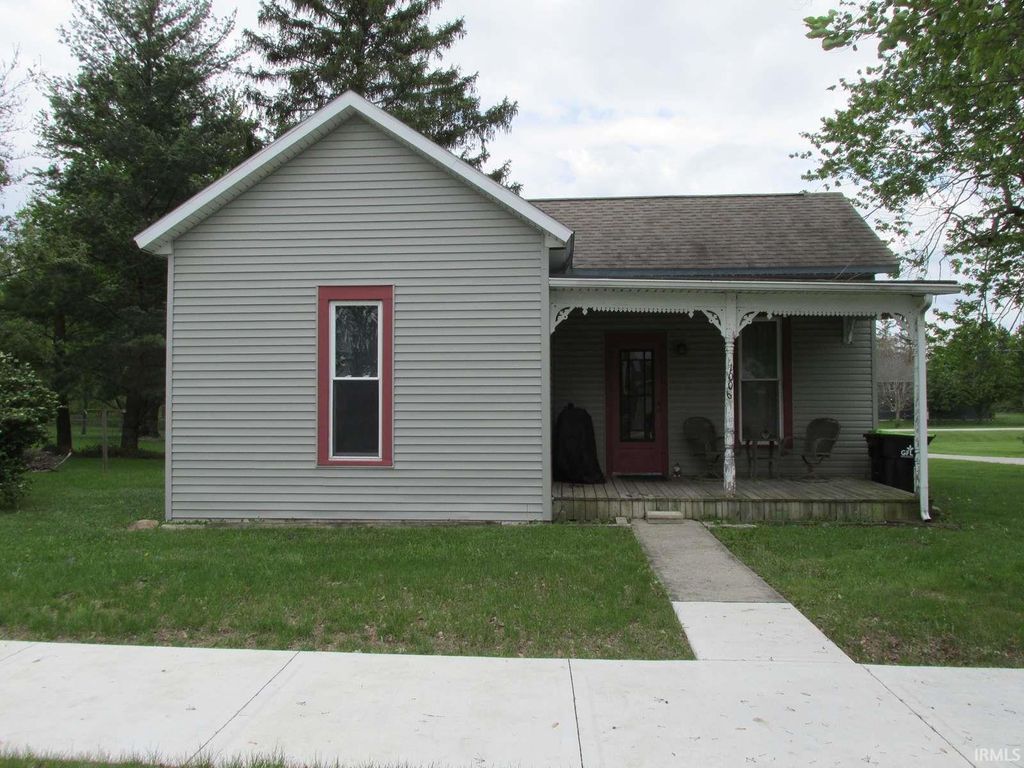 Photo of 1006 N Wayne Street, Warren, IN 46792 (MLS # 202615886)