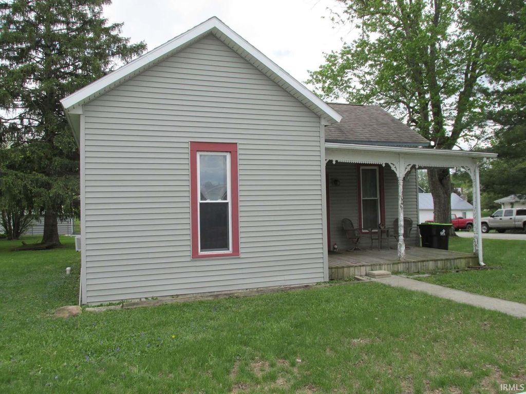 Photo of 1006 N Wayne Street, Warren, IN 46792 (MLS # 202615886)