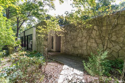 Photo of 2210 E Woodstock Place, Bloomington, IN 47401 (MLS # 202604558)