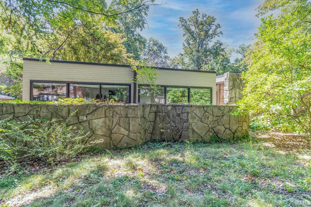 Photo of 2210 E Woodstock Place, Bloomington, IN 47401 (MLS # 202604558)