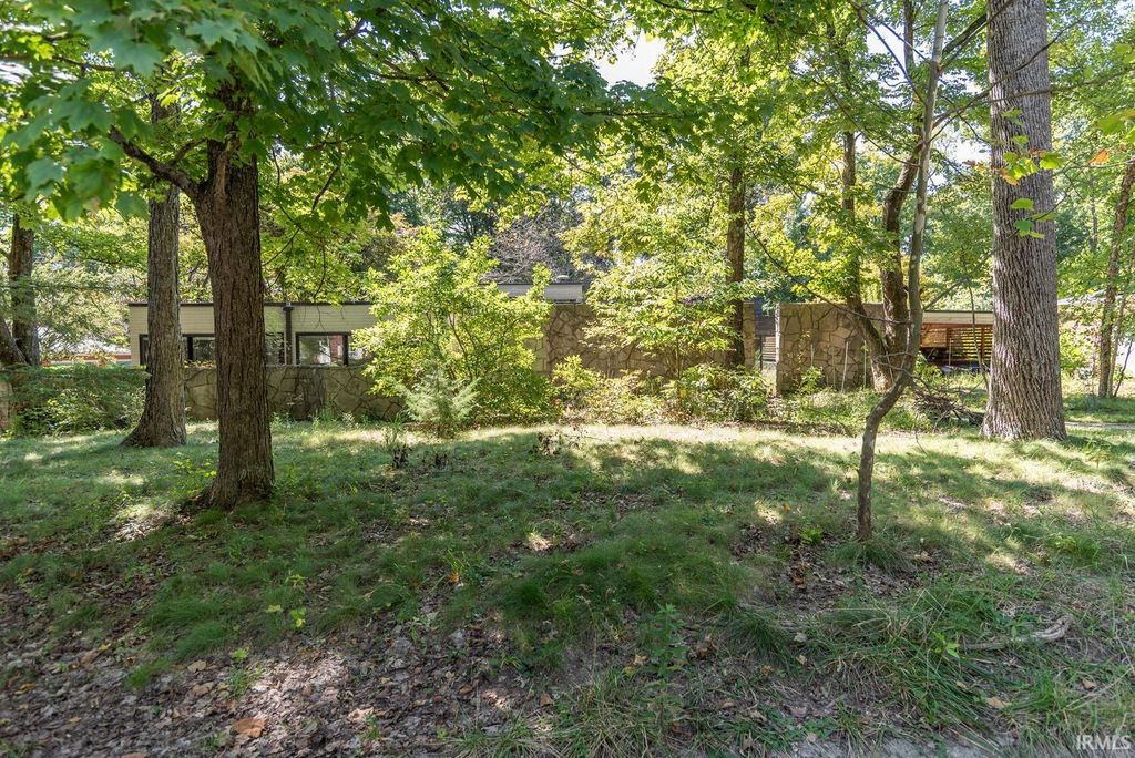 Photo of 2210 E Woodstock Place, Bloomington, IN 47401 (MLS # 202604558)