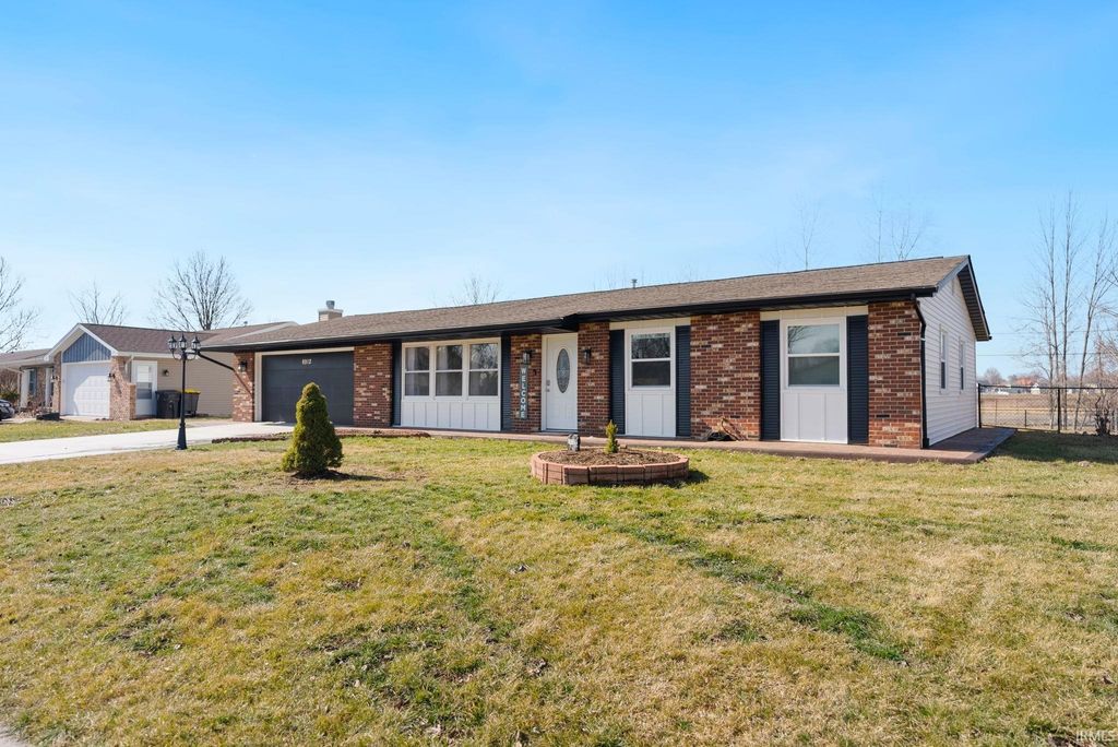Photo of 6912 Selkirk Drive, Fort Wayne, IN 46816 (MLS # 202606404)