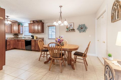 Tiny photo for 513 S Eighth Avenue, Haubstadt, IN 47639 (MLS # 202612398)