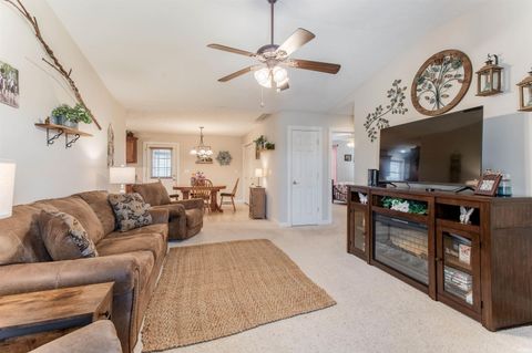 Tiny photo for 513 S Eighth Avenue, Haubstadt, IN 47639 (MLS # 202612398)